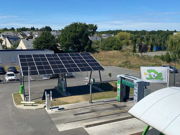 découvrez nos cours sur l'autoconsommation photovoltaïque et apprenez à produire votre propre énergie solaire. idéal pour les particuliers et professionnels souhaitant réduire leur facture d'électricité tout en contribuant à la transition énergétique. formations pratiques et théoriques adaptées à tous les niveaux.