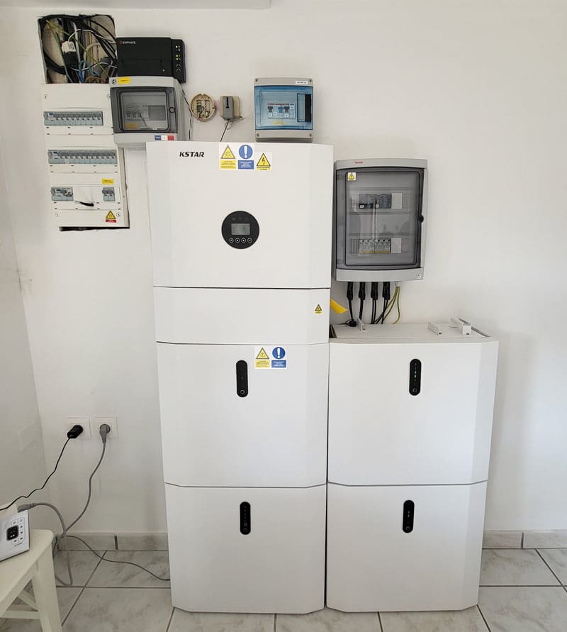 cout-batteries-photovoltaiques-1 Prix des batteries pour l'installation photovoltaïque : comprendre les coûts et optimiser votre investissement