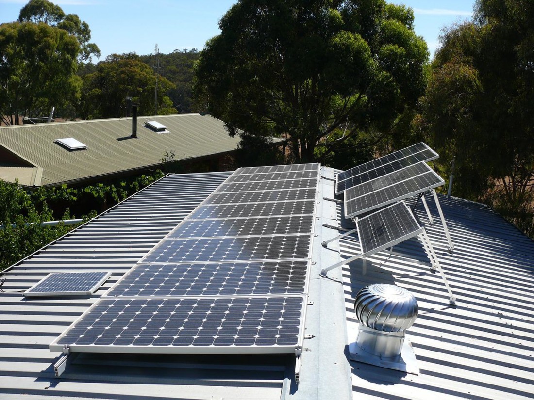 découvrez les coûts d'installation d'un système photovoltaïque et les facteurs influençant votre investissement. informez-vous sur les aides disponibles pour rentabiliser votre projet d'énergie solaire.