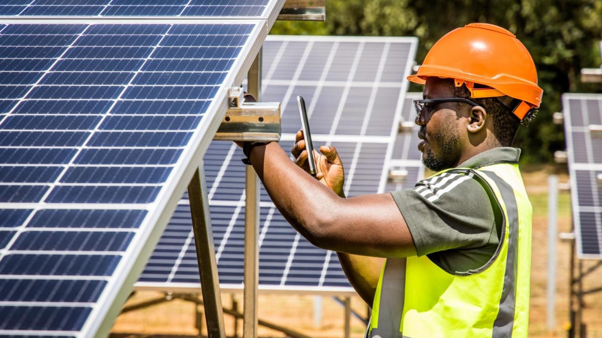 découvrez le coût d'installation d'un système photovoltaïque de 9 kw en 2018. analyse des prix, des rendements et des aides disponibles pour optimiser votre investissement dans l'énergie solaire.