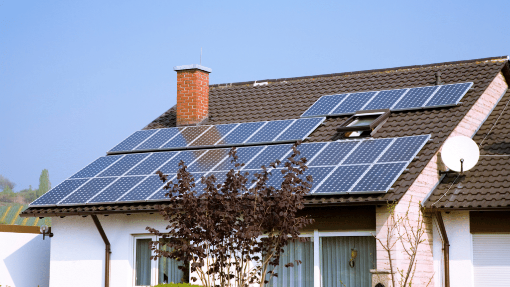 cout-panneaux-photovoltaiques-2025-5 Découvrez le coût surprise des panneaux photovoltaïques en 2025 !