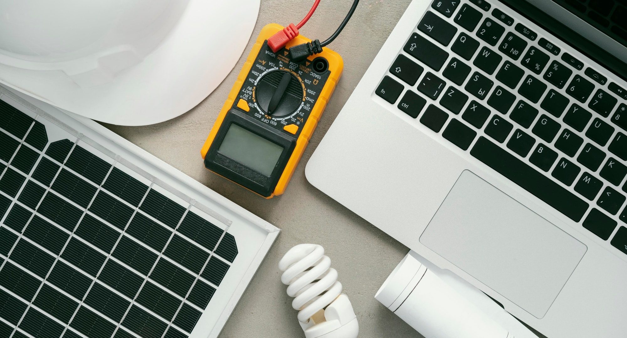 découvrez le dimensionnement photovoltaïque : une approche essentielle pour optimiser l'installation de panneaux solaires. apprenez à calculer la puissance nécessaire en fonction de votre consommation énergétique et des conditions locales. maximisez l'efficacité de votre système photovoltaïque et réduisez vos factures d'électricité tout en contribuant à la transition énergétique.