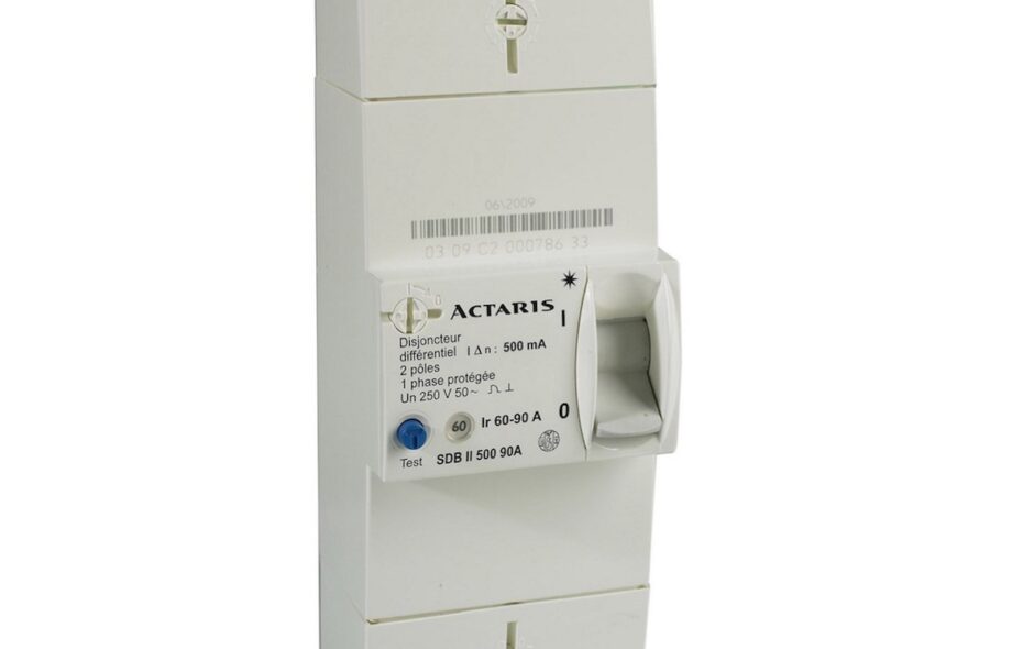 disjoncteur-pluie-5 Installation photovoltaïque : pourquoi votre disjoncteur peut sauter sous la pluie