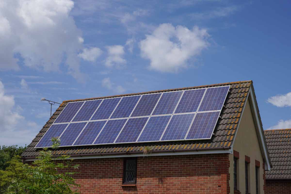 economies-electricite-panneaux-3 Découvrez comment ce montage de panneaux photovoltaïques peut transformer votre facture d'électricité en un mois !