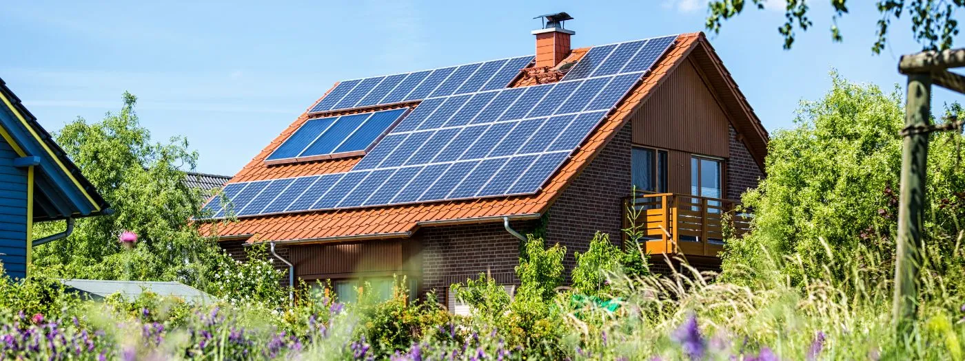 economies-panneaux-photovoltaiques-4 Vous ne devinerez jamais combien vous pouvez économiser avec des panneaux photovoltaïques !