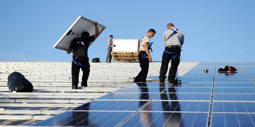 economies-panneaux-photovoltaiques-45 Découvrez pourquoi vous pourriez économiser des milliers d'euros avec un devis de panneaux photovoltaïques !