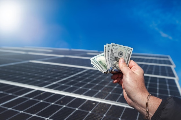 economiser-avec-panneaux-solaires-1 Voici comment vous pouvez économiser des milliers d'euros grâce à l'installation de panneaux solaires sur votre toit !
