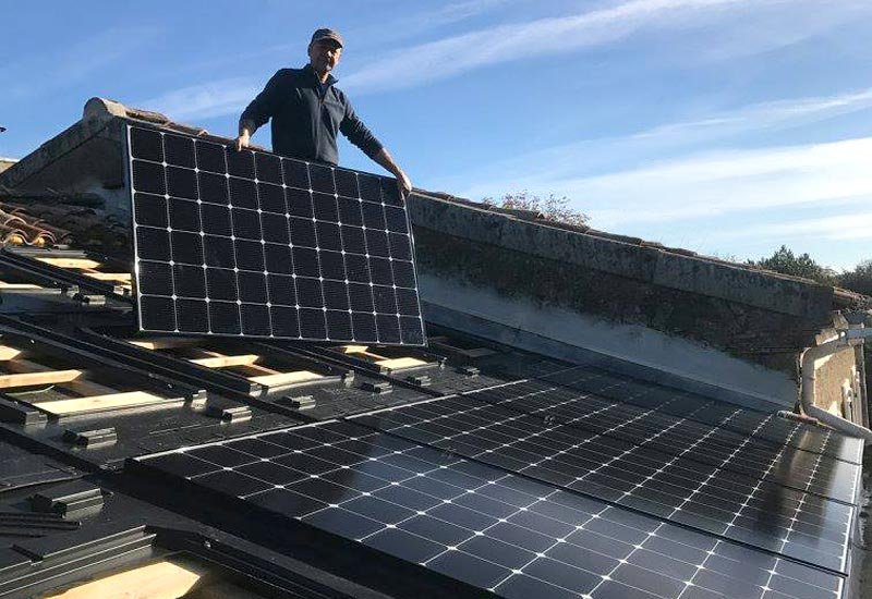 découvrez le monde du photovoltaïque : des solutions énergétiques durables qui transforment la lumière du soleil en électricité. apprenez comment profiter de l'énergie solaire pour réduire votre facture d'électricité et contribuer à la protection de l'environnement.