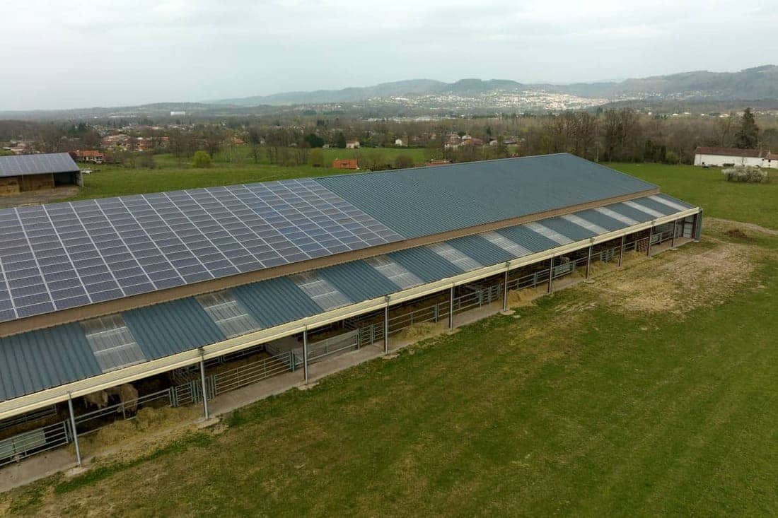 energie-hangar-photovoltaique-2 Optimiser l'énergie de votre hangar agricole avec l'installation photovoltaïque