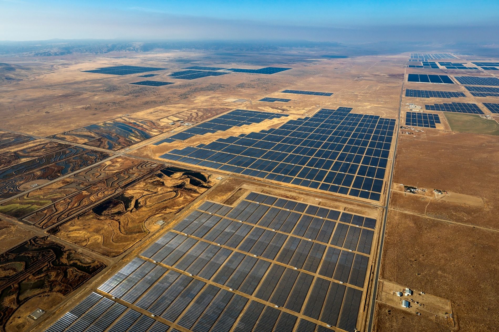 découvrez l'énergie solaire, une source d'énergie renouvelable et durable qui permet de réduire votre empreinte carbone tout en réalisant des économies sur vos factures d'électricité. explorez les avantages des panneaux solaires et son impact positif sur l'environnement.