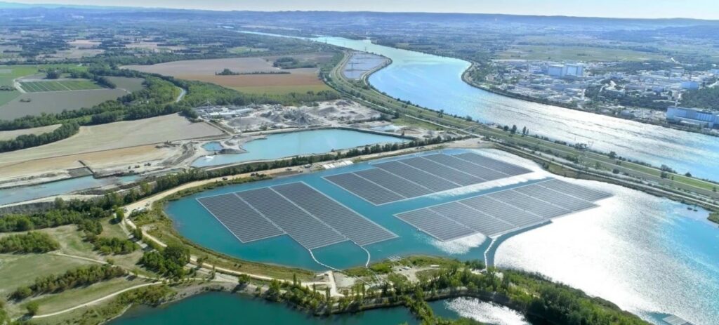 energie-solaire-flottante-3 Découvrez comment l'énergie solaire flottante pourrait changer votre vie !