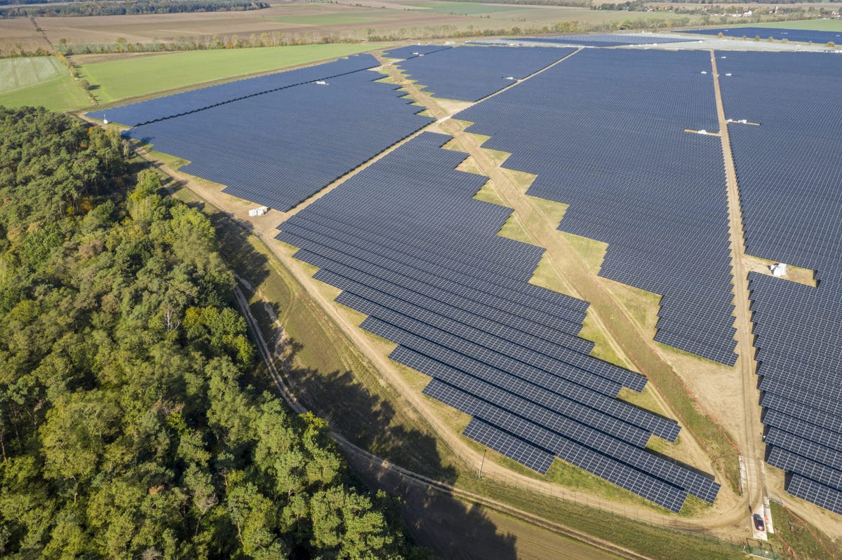 découvrez les avantages des installations photovoltaïques pour produire une énergie renouvelable et réduire vos factures d'électricité. informez-vous sur les différents types de panneaux solaires, leur installation et les aides financières disponibles pour un projet durable et respectueux de l'environnement.