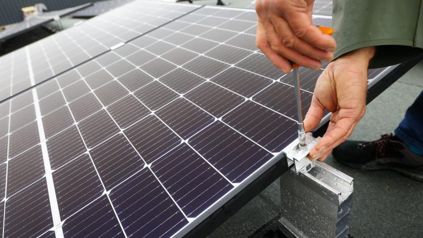 guide-installation-photovoltaique-autonome-2 Installation photovoltaïque avec batterie : guide complet pour un approvisionnement énergétique autonome