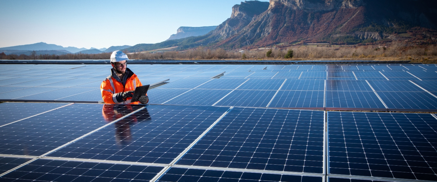 guide-photovoltaique-afrique-1 Calcul d'une installation photovoltaïque autonome en Afrique : guide pratique pour investisseurs