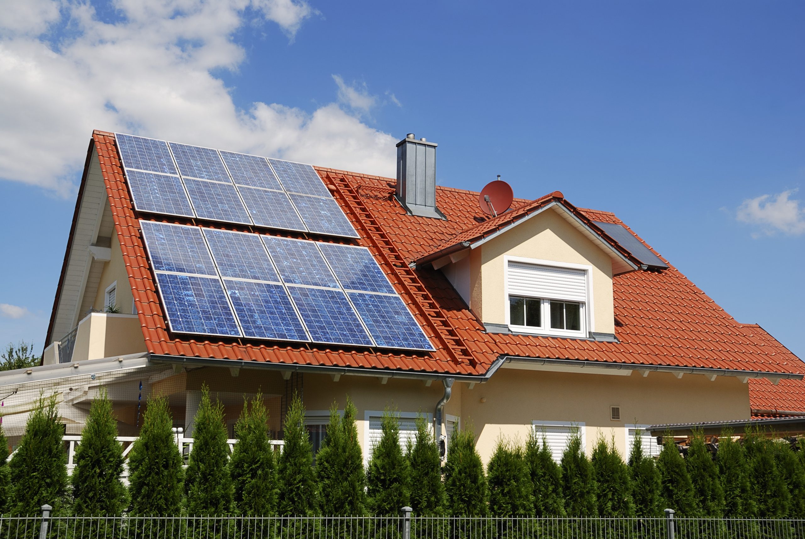 guide-photovoltaique-particuliers-1 Installer un système photovoltaïque raccordé au réseau : guide complet pour les particuliers