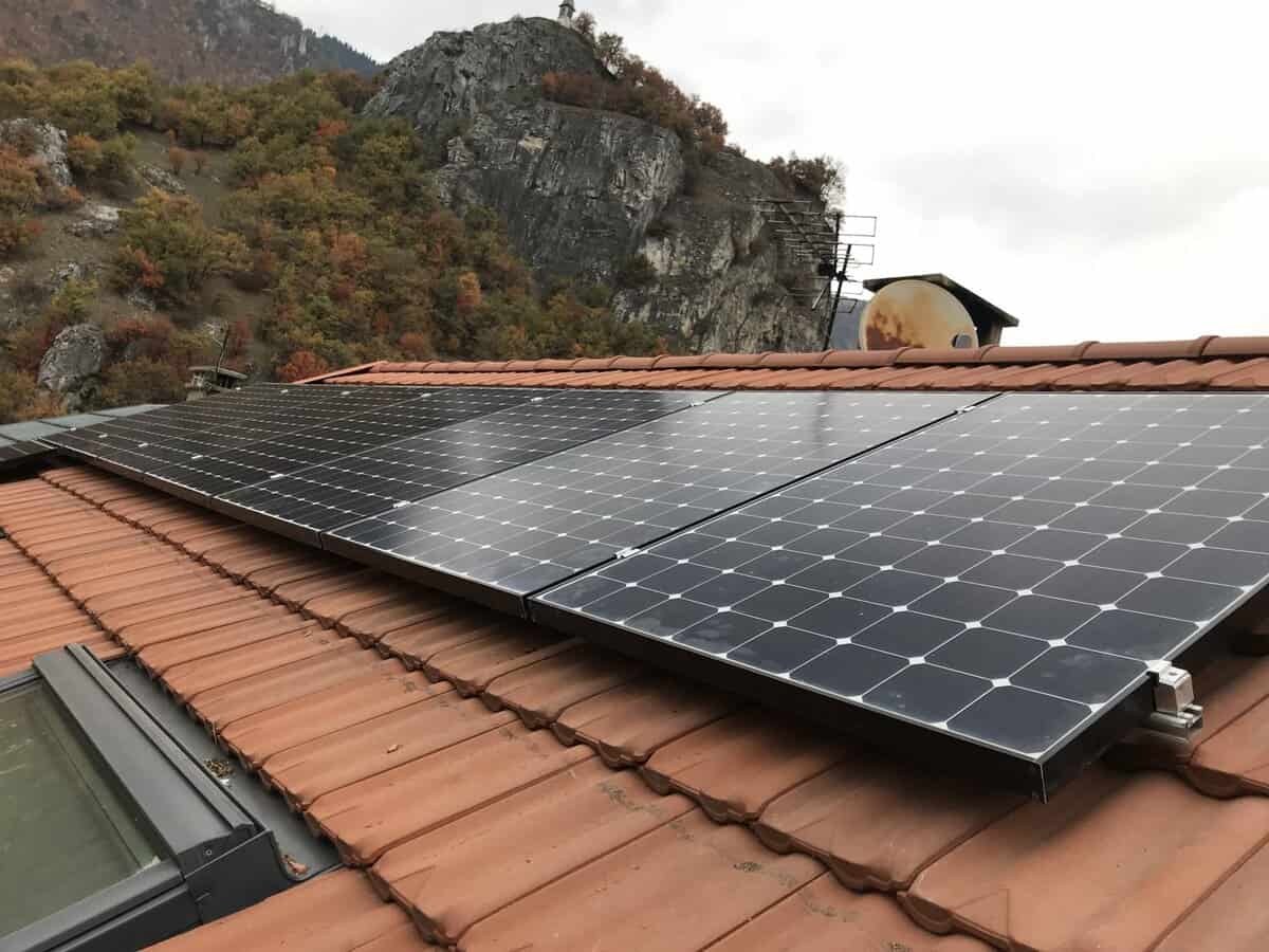 guide-photovoltaique-roanne-2 Installation photovoltaïque à Roanne : guide complet pour les particuliers