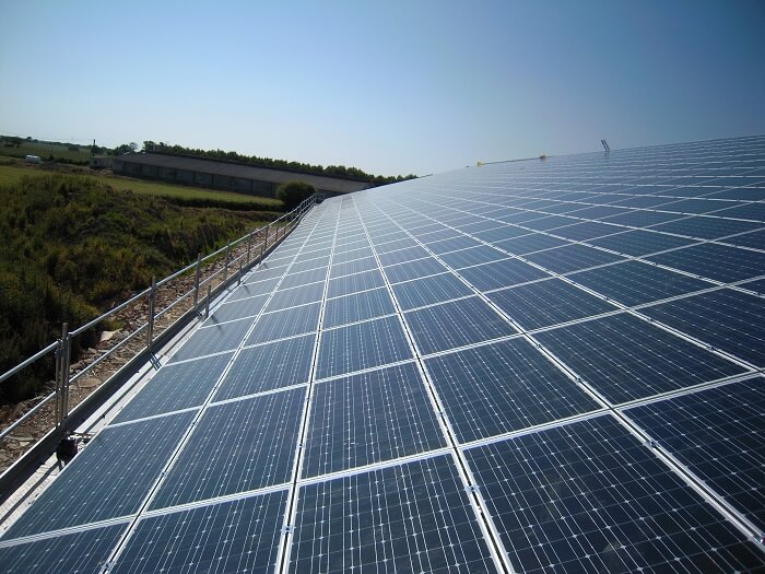 hangar-panneaux-solaires-6 Découvrez comment ce hangar a transformé sa facture d'électricité grâce aux panneaux solaires !