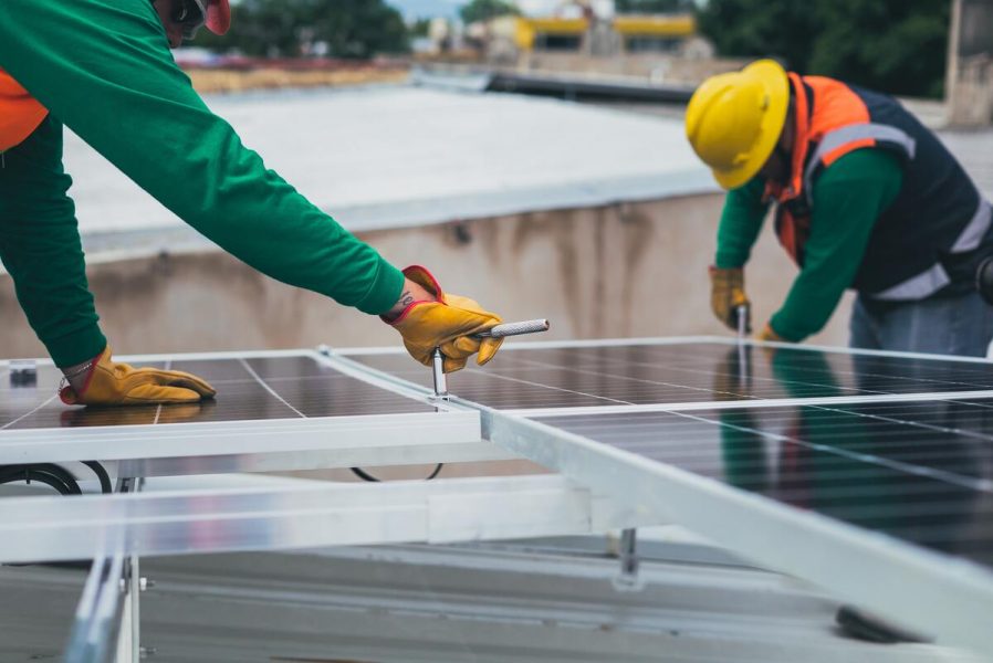 découvrez nos services d'installation de panneaux solaires, spécialisés dans l'optimisation de votre consommation énergétique et la réduction de votre empreinte carbone. nos experts vous accompagnent dans votre transition vers une énergie propre et durable.