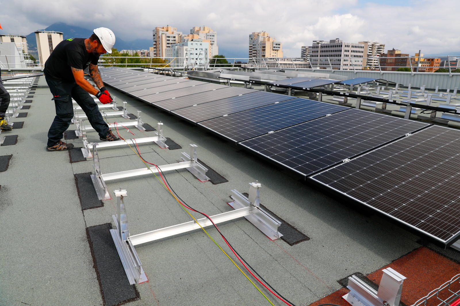 découvrez les services d'un installateur photovoltaïque dans le rhône pour profiter d'une énergie solaire propre et économique. profitez de conseils experts et d'installations sur-mesure adaptées à vos besoins.