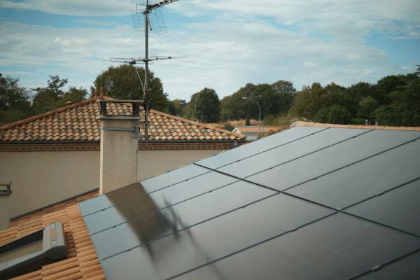 découvrez notre équipe d'installateurs de panneaux solaires en gironde, spécialisés dans la conception et l'installation de systèmes solaires adaptés à vos besoins. profitez des énergies renouvelables pour réduire votre facture d'électricité et contribuer à un avenir durable.