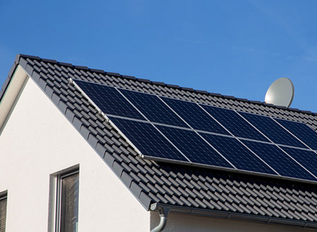 installation-panneaux-solaires-rapide-2 Découvrez comment installer des panneaux solaires en un temps record !
