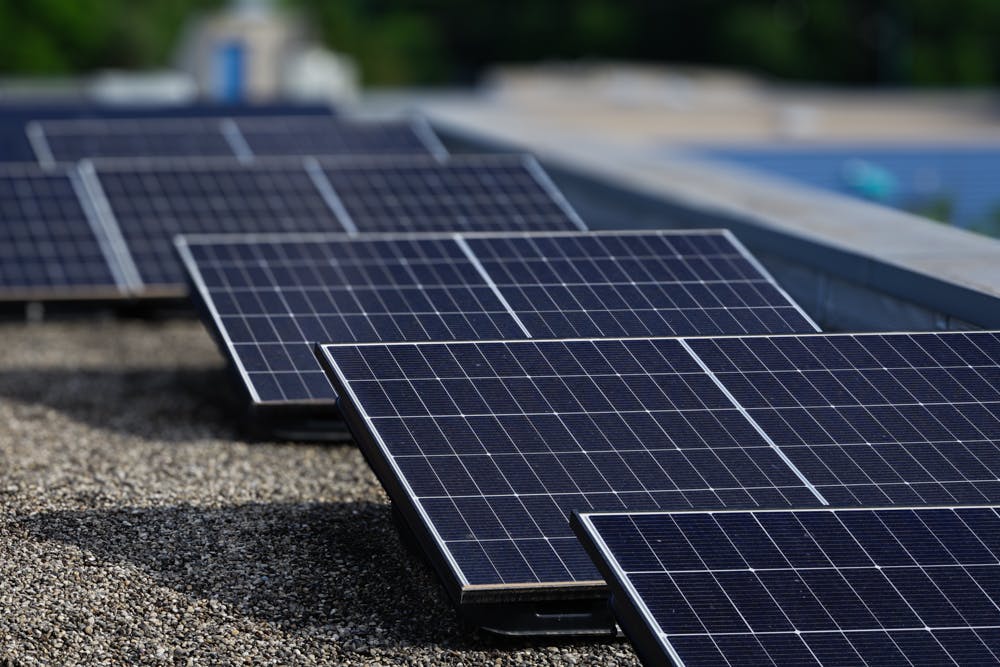 découvrez les avantages des panneaux solaires au sol pour une production d'énergie verte et durable. optimisez votre espace extérieur tout en réduisant votre empreinte carbone grâce à des installations photovoltaïques efficaces et rentables. informez-vous sur les différentes options et solutions adaptées à vos besoins énergétiques.