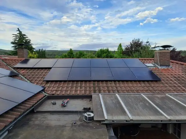 découvrez les solutions photovoltaïques avec stockage, alliant énergies renouvelables et autonomie énergétique. optimisez votre consommation d'électricité grâce à des systèmes innovants qui garantissent une utilisation efficace de l'énergie solaire, même en l'absence de soleil.