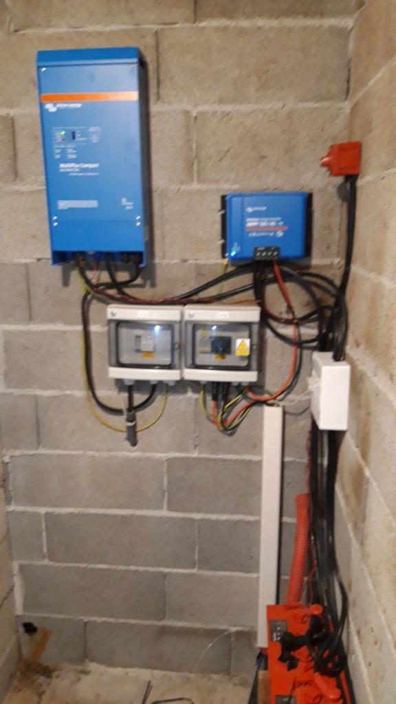 installation-photovoltaique-isolee-6 Schéma d'installation photovoltaïque pour les sites isolés