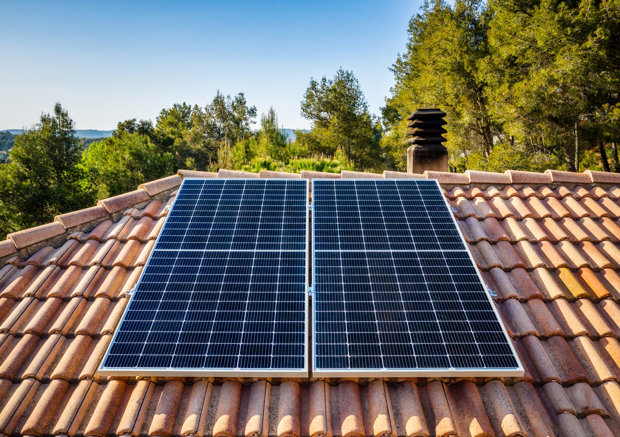 installer-panneaux-photovoltaiques-35 Guide complet pour l'installation de panneaux photovoltaïques : téléchargez notre PDF