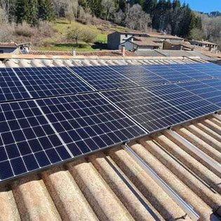 installer-panneaux-solaires-pour-reduire-facture-1 Voici comment installer des panneaux solaires chez vous et réduire votre facture d'électricité de 80% en 3 mois !