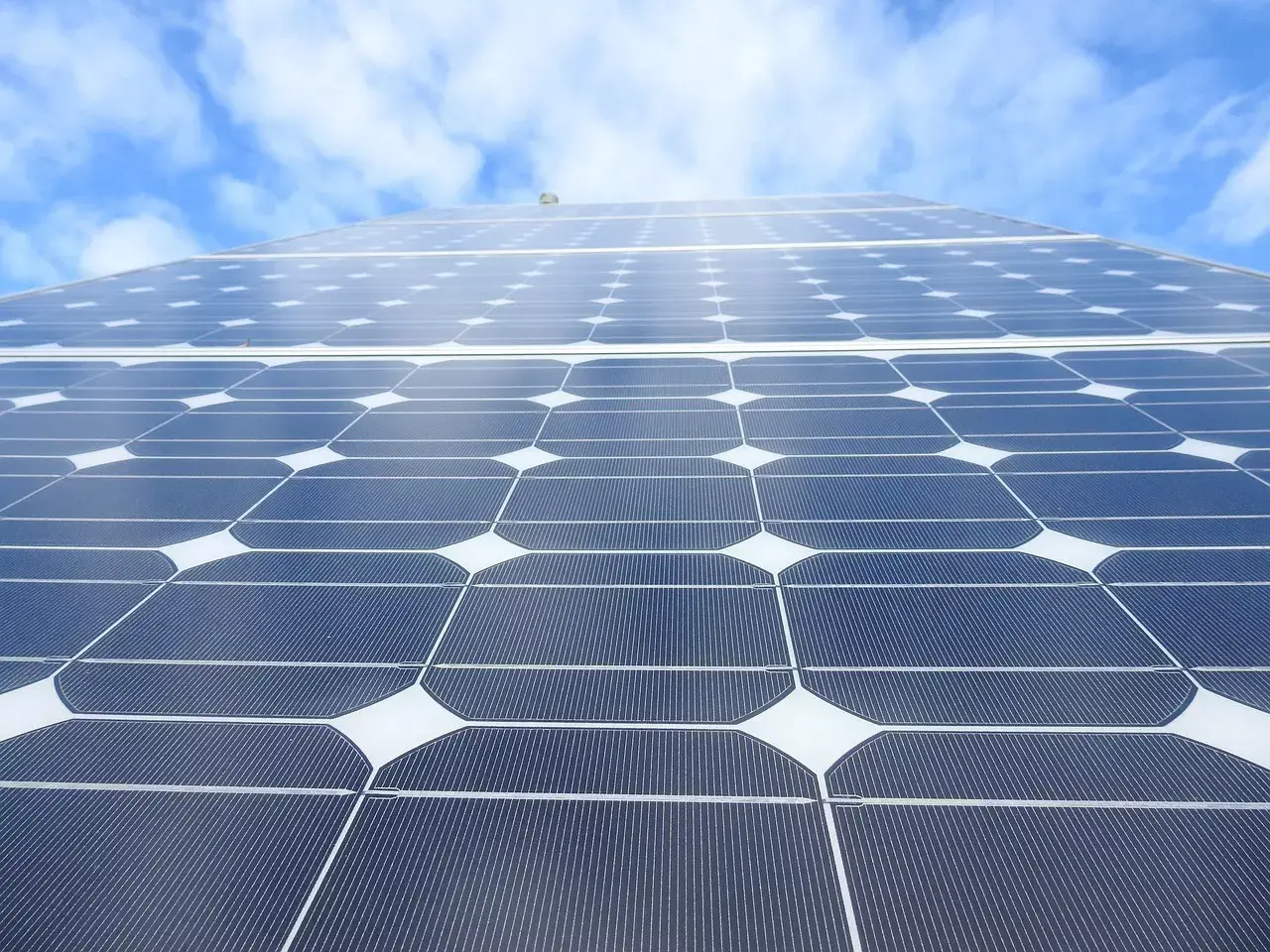 investissement-photovoltaique Installation photovoltaïque bâti : un investissement d'avenir