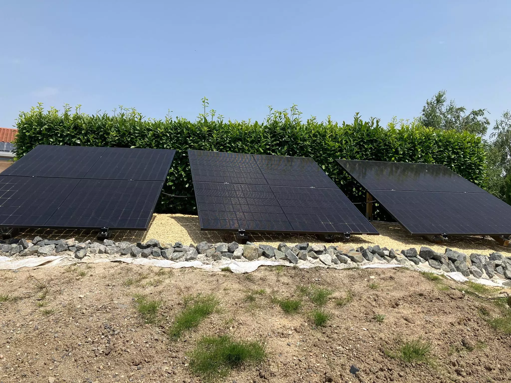 découvrez notre kit panneau solaire complet, idéal pour générer votre propre énergie renouvelable à domicile. facile à installer et adapté à tous vos besoins énergétiques, ce kit vous permet de réaliser des économies et de réduire votre empreinte carbone tout en profitant de l'énergie du soleil.