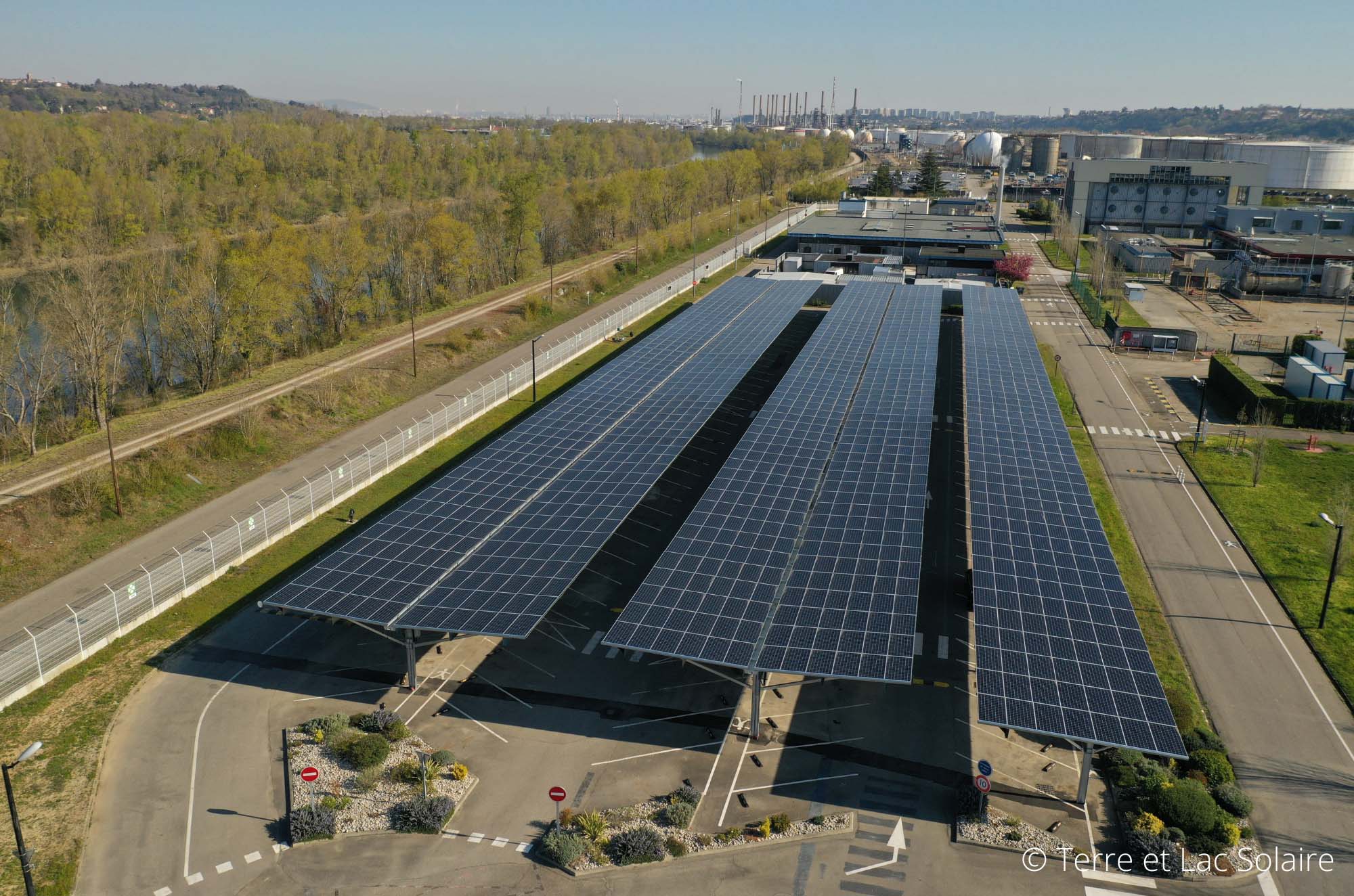 ombriere-photovoltaique-1 ombriere photovoltaique particulier