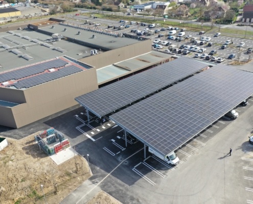 découvrez l'ombrière solaire, une solution innovante qui allie protection et écologie. idéale pour les parkings, elle produit de l'énergie renouvelable tout en offrant un abri contre les intempéries. optez pour une solution durable et esthétique pour vos espaces extérieurs.