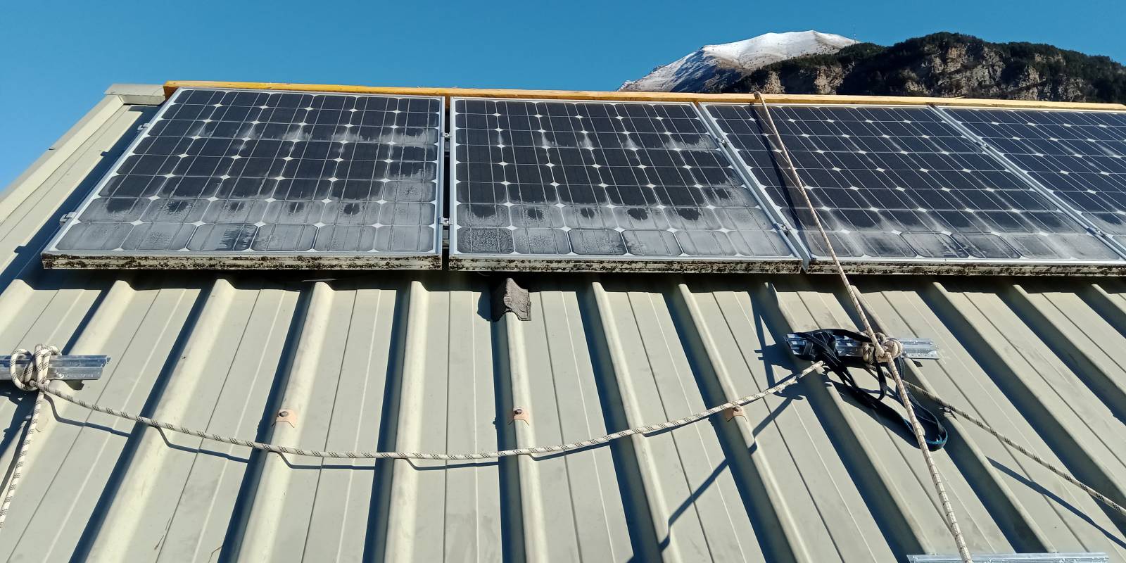 découvrez nos panneaux solaires avec batterie, la solution idéale pour stocker l'énergie renouvelable et profiter d'une autonomie énergétique. alliez efficacité, durabilité et respect de l'environnement pour alimenter vos appareils en toute sérénité.