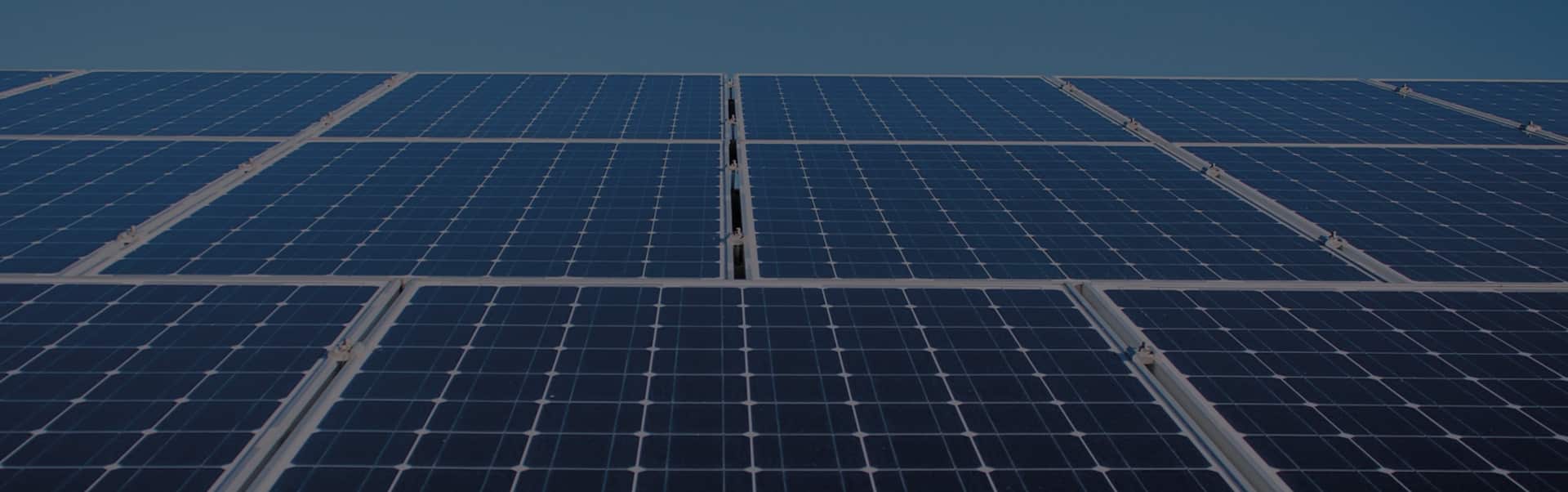 découvrez les avantages de l'autoconsommation solaire : une solution durable pour réduire vos factures d'énergie, valoriser votre espace et contribuer à la protection de l'environnement grâce à une production d'électricité renouvelable et autonome.