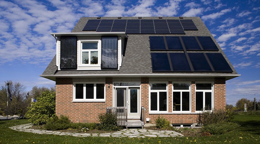 panneau-solaire-maison-autonome-2 Découvrez comment ce panneau solaire transforme votre maison en zone autonome !
