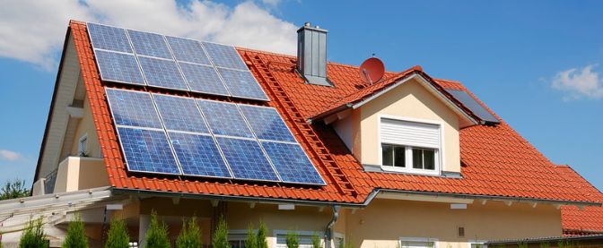 panneau-solaire-maison-autonome Découvrez comment ce panneau solaire transforme votre maison en zone autonome !