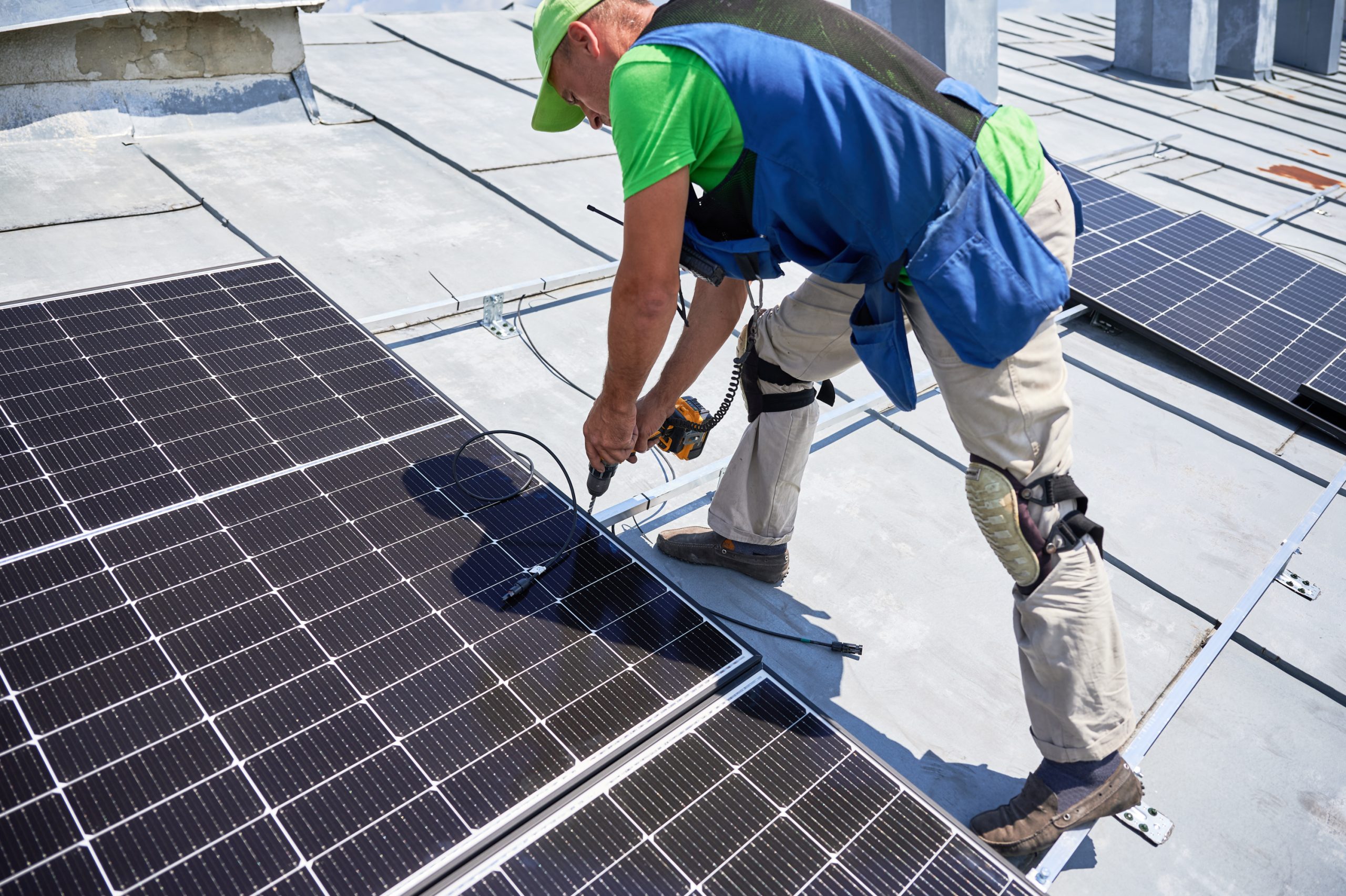 panneaux-photovoltaiques-copropriete-4-scaled Installer des panneaux photovoltaïques en copropriété : un choix économique et écologique