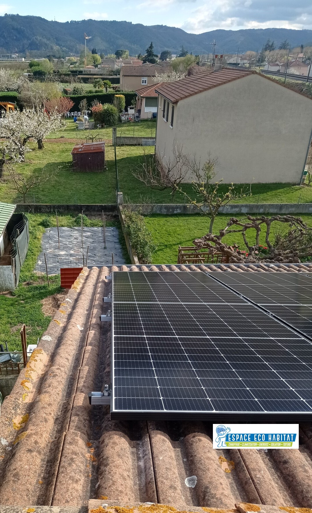 panneaux-photovoltaiques-eco-habitat-1 Découvrez comment ces panneaux photovoltaïques peuvent transformer votre éco habitat en une mine d'or écologique