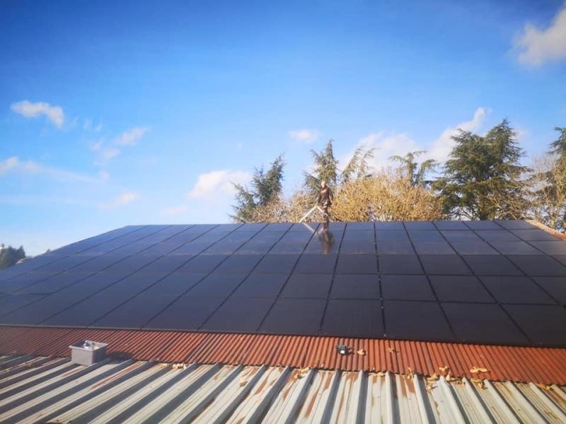 panneaux-photovoltaiques-eco-habitat Découvrez comment ces panneaux photovoltaïques peuvent transformer votre éco habitat en une mine d'or écologique