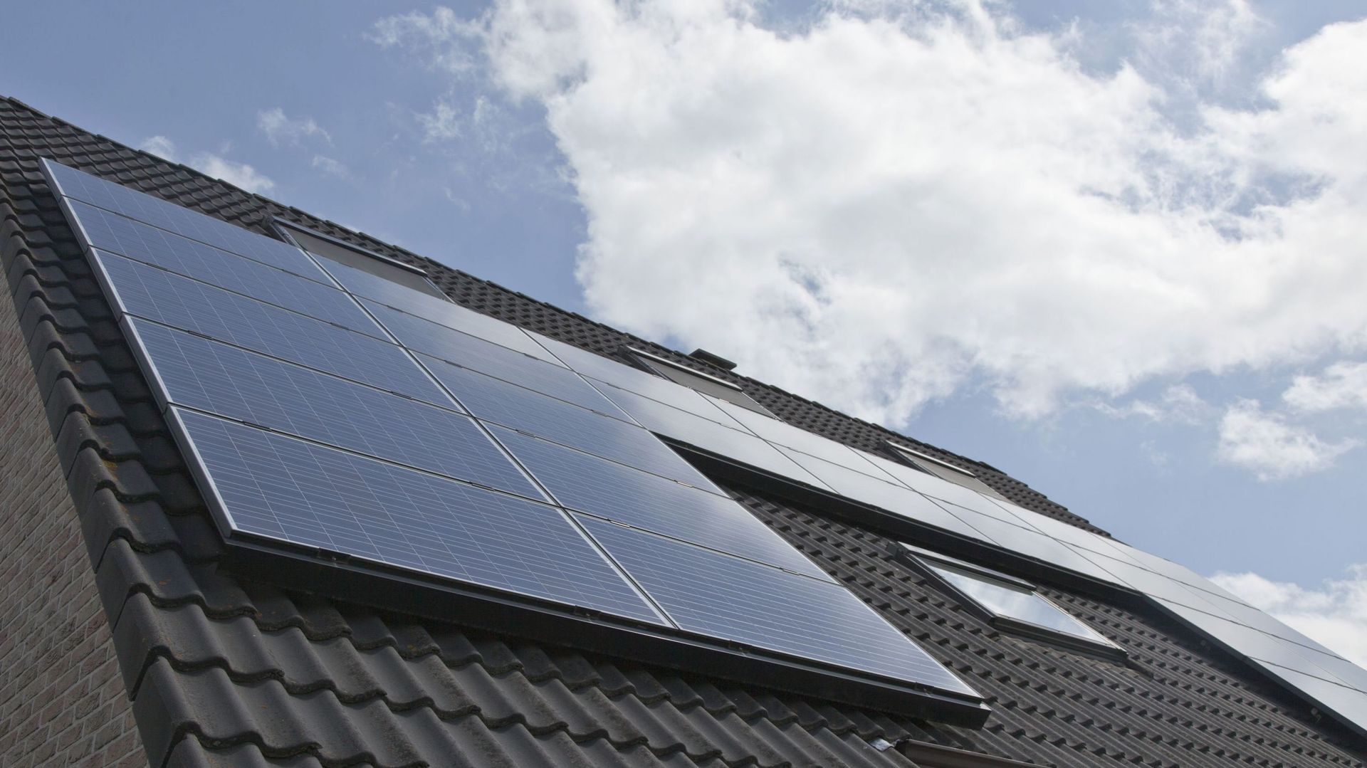panneaux-photovoltaiques-et-factures-1 Découvrez comment les panneaux photovoltaïques avec batterie vont changer votre facture d'électricité à jamais !