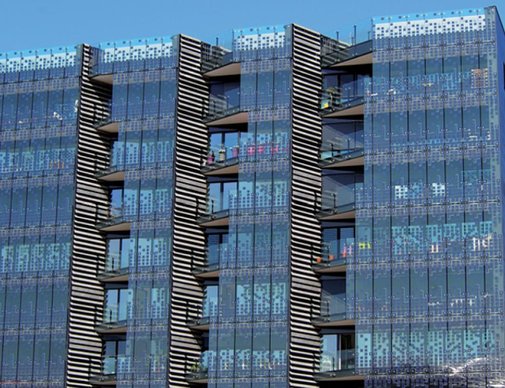 panneaux-photovoltaiques-facades L'impact des panneaux photovoltaïques en façade sur la performance énergétique des bâtiments