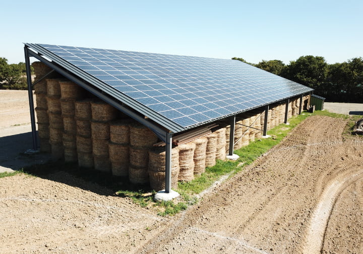 panneaux-solaires-agriculture-3 Découvrez comment les panneaux solaires transforment votre exploitation agricole en véritable machine à cash !