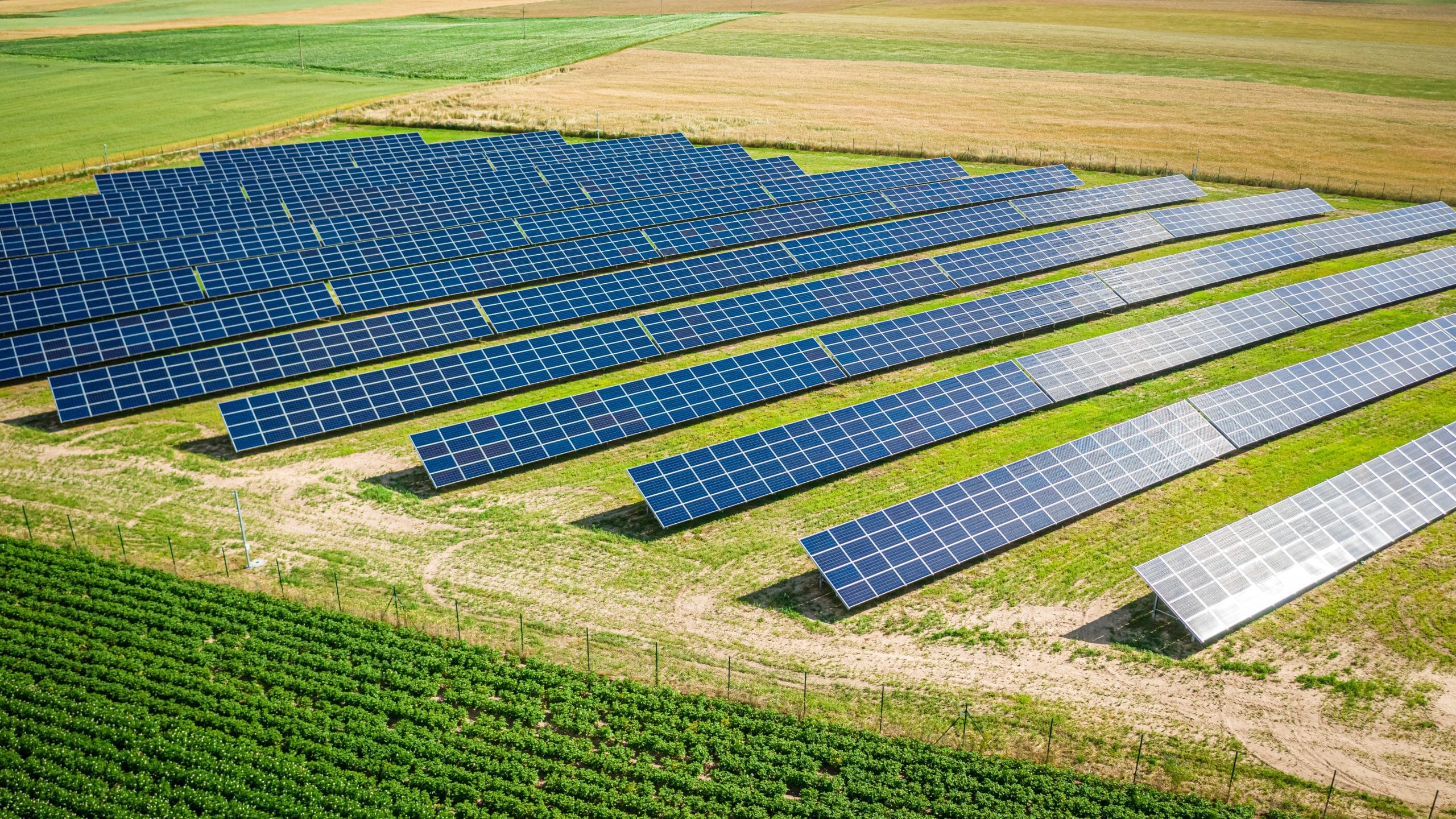 panneaux-solaires-avantageux-1 Installation de panneaux solaires : une solution gagnante pour particuliers et entreprises