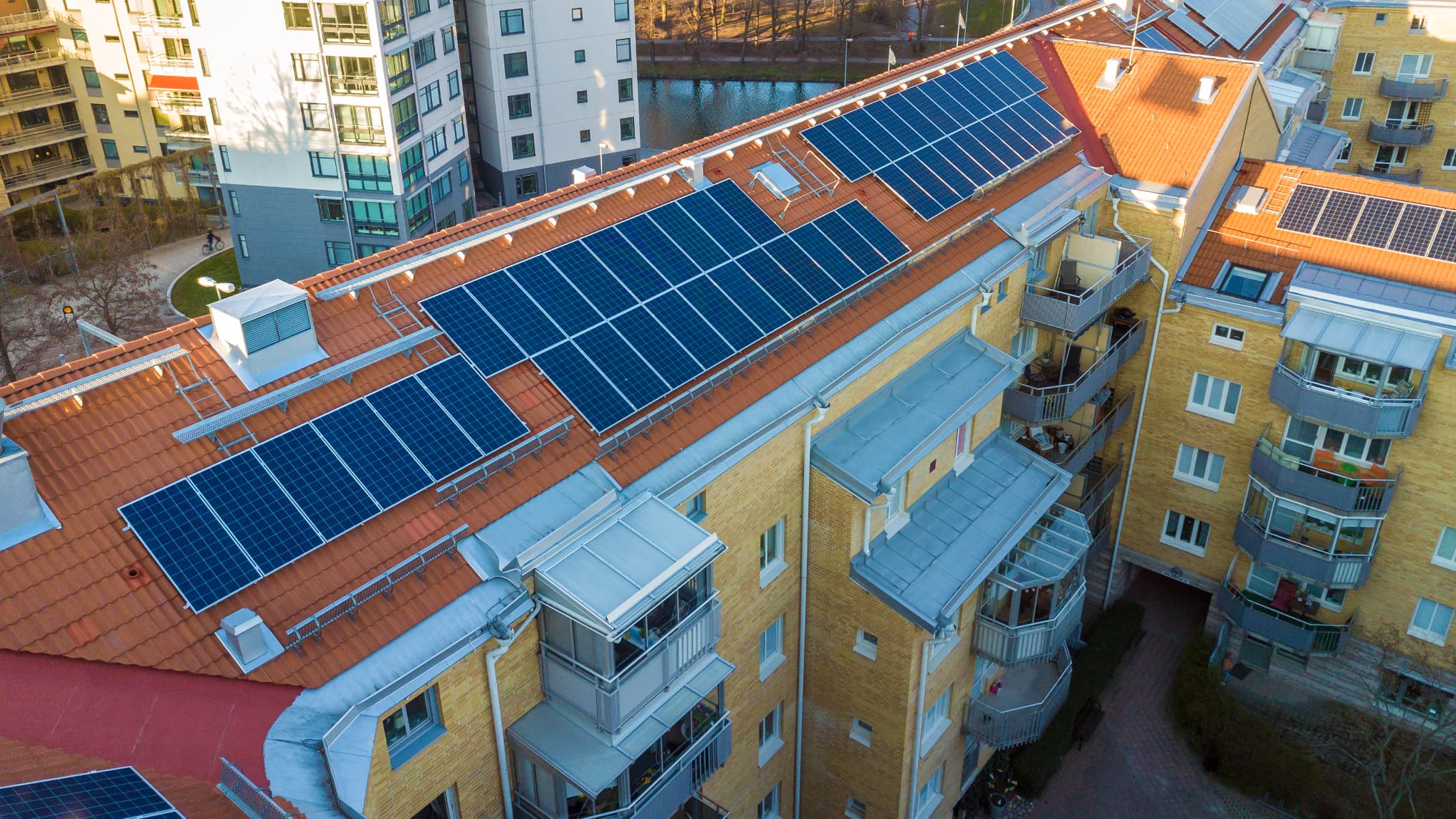 panneaux-solaires-copropriete-5 Découvrez comment réduire vos factures d'énergie grâce aux panneaux solaires en copropriété !