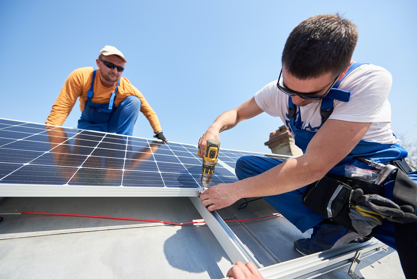 panneaux-solaires-economiques Découvrez pourquoi la pose de panneaux solaires pourrait vous coûter moins cher que vous ne le pensez !
