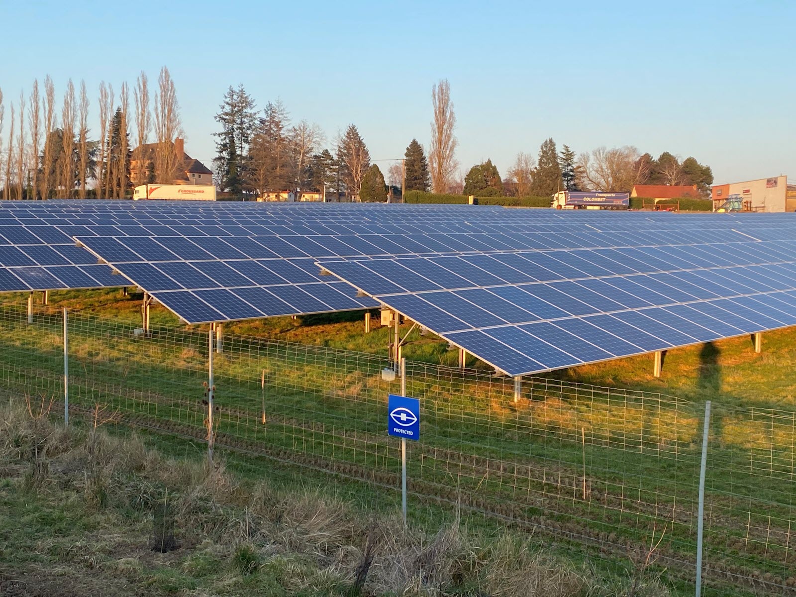 panneaux-solaires-edf-2025-2 Découvrez pourquoi les panneaux solaires d'EDF vont transformer votre facture d'électricité en 2025 !