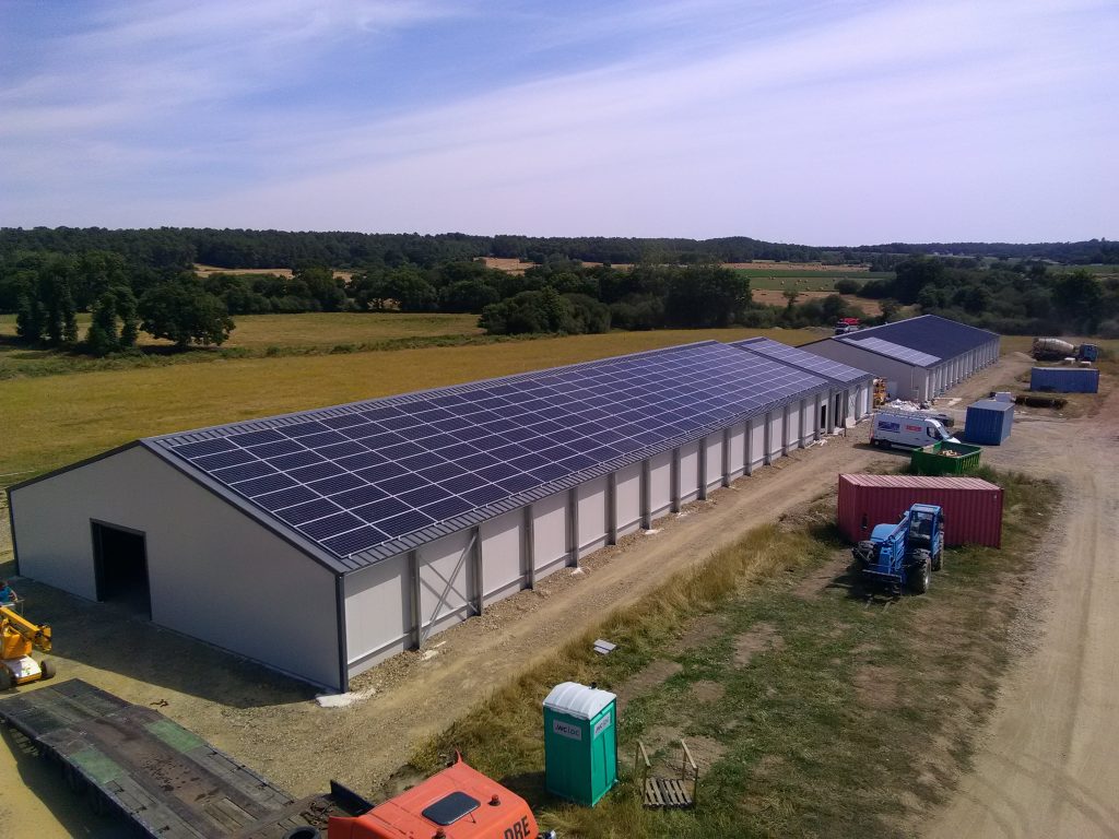 panneaux-solaires-et-batiments-agricoles-1 Découvrez comment les panneaux solaires transforment les bâtiments agricoles en machines à cash