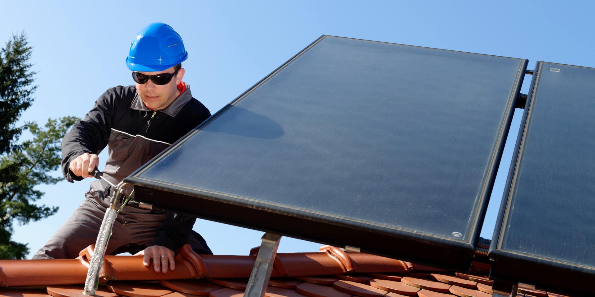 panneaux-solaires-hybrides-1 Découvrez comment les panneaux solaires hybrides peuvent réduire vos factures d'électricité de moitié!